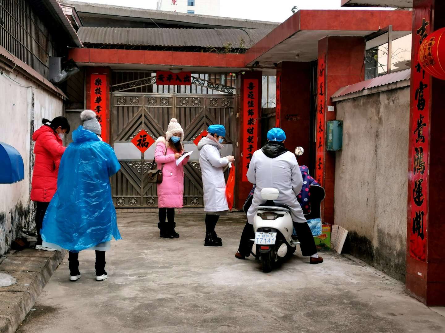 上户排查防控工作+崇义县李燕.jpg