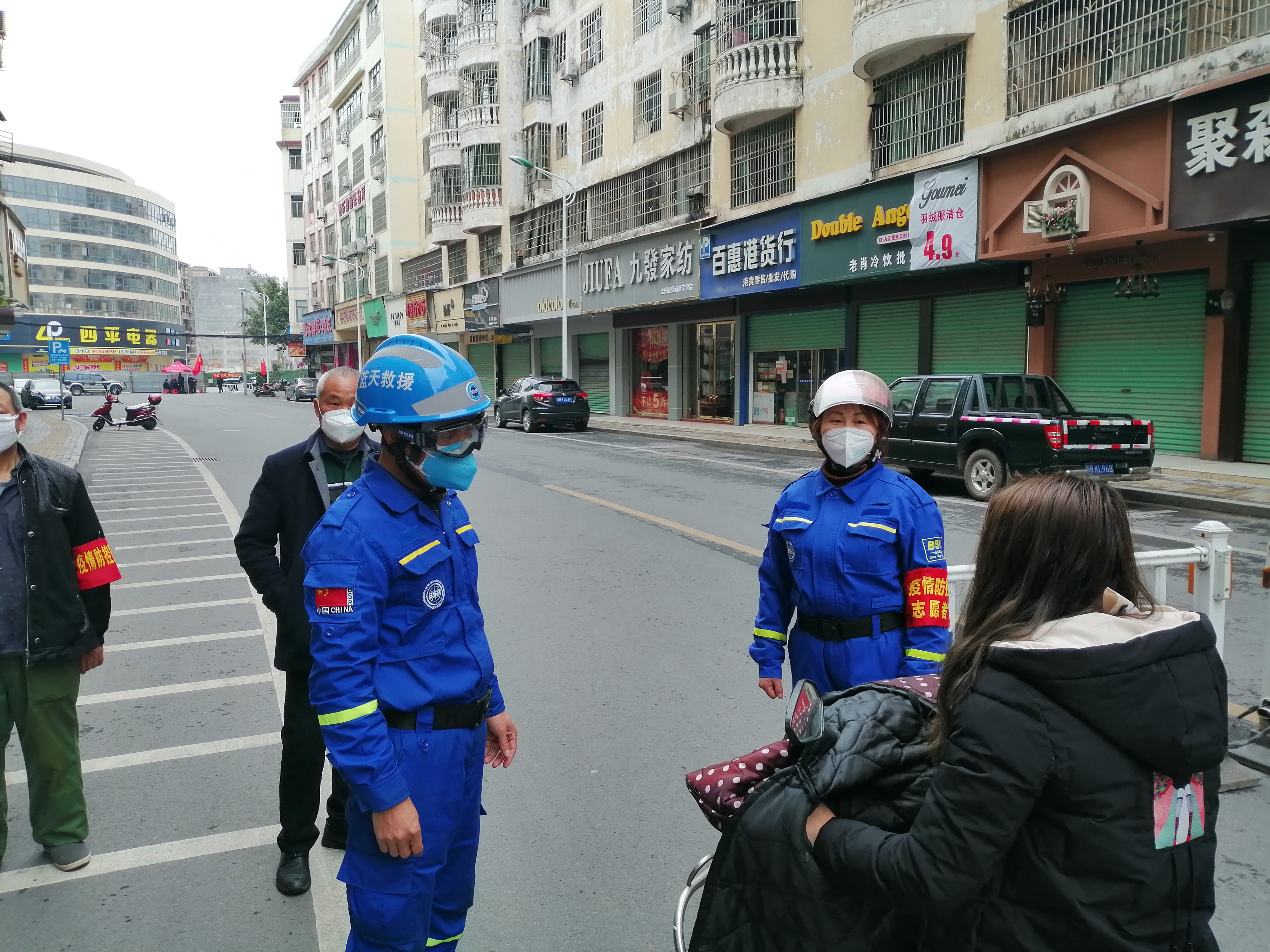 小区进出检查+崇义县李燕.jpg