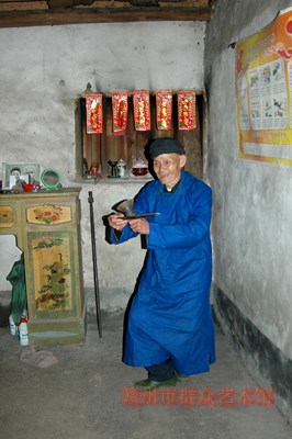 黄天祥老人表演朝皇仪式5 (复制).JPG